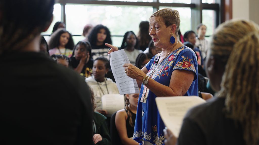 Donna in leadership development session